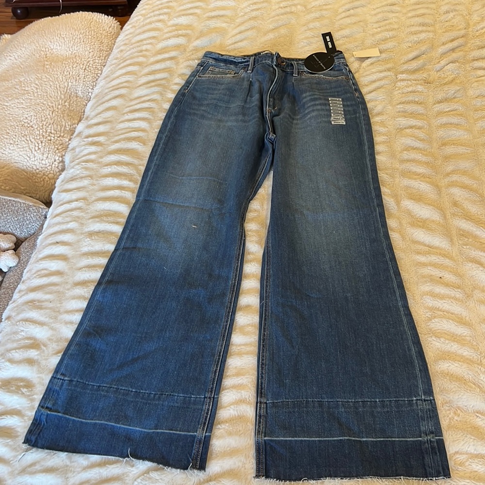 Articles of society, jeans with flare, leg new with tags size 31